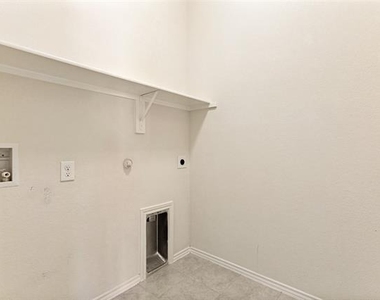 1009 Briarbush Court - Photo Thumbnail 22