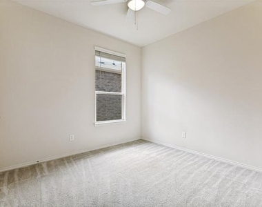 1009 Briarbush Court - Photo Thumbnail 20