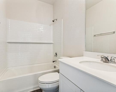 1009 Briarbush Court - Photo Thumbnail 21