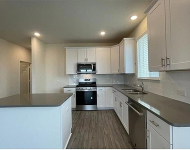 1009 Briarbush Court - Photo Thumbnail 10