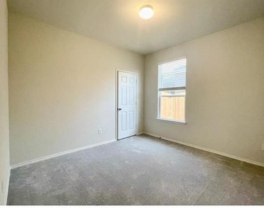 1009 Briarbush Court - Photo Thumbnail 15