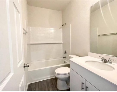 1009 Briarbush Court - Photo Thumbnail 17