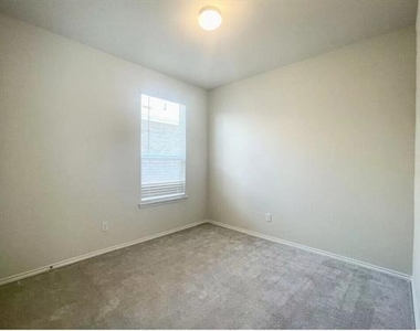 1009 Briarbush Court - Photo Thumbnail 16