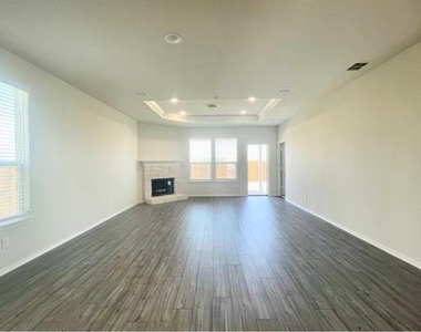 1009 Briarbush Court - Photo Thumbnail 4