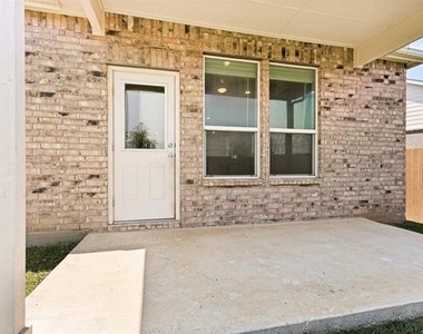 1009 Briarbush Court - Photo Thumbnail 23