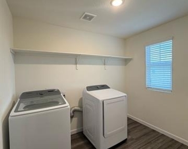 408 Forest Street - Photo Thumbnail 13