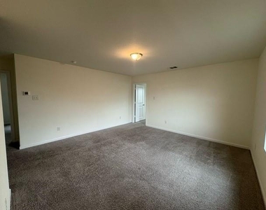 408 Forest Street - Photo Thumbnail 12