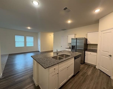 408 Forest Street - Photo Thumbnail 11