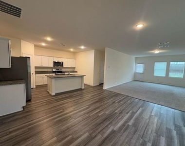 408 Forest Street - Photo Thumbnail 8
