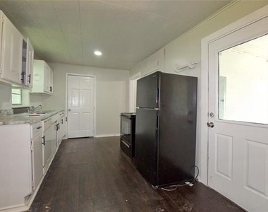 901 N Howeth - Photo Thumbnail 13
