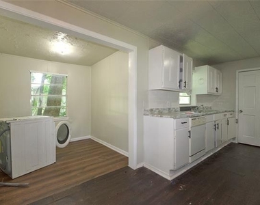901 N Howeth - Photo Thumbnail 14