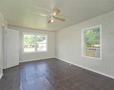 901 N Howeth - Photo Thumbnail 16
