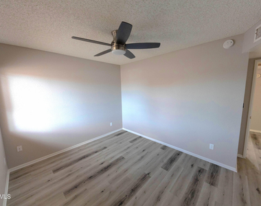 10713 W Campbell Avenue - Photo Thumbnail 28