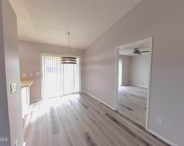 10713 W Campbell Avenue - Photo Thumbnail 5