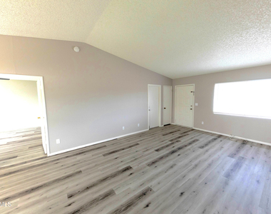 10713 W Campbell Avenue - Photo Thumbnail 3