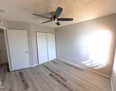 10713 W Campbell Avenue - Photo Thumbnail 22