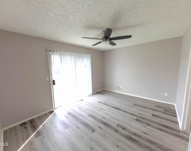10713 W Campbell Avenue - Photo Thumbnail 14