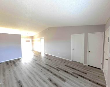 10713 W Campbell Avenue - Photo Thumbnail 4