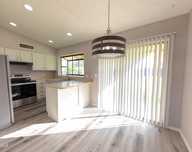 10713 W Campbell Avenue - Photo Thumbnail 10