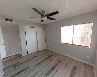 10713 W Campbell Avenue - Photo Thumbnail 27