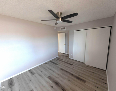 10713 W Campbell Avenue - Photo Thumbnail 29