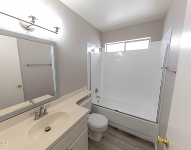 10713 W Campbell Avenue - Photo Thumbnail 25