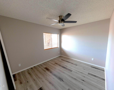 10713 W Campbell Avenue - Photo Thumbnail 26