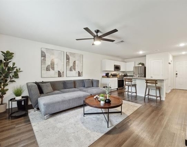 2326 Harding Street - Photo Thumbnail 15