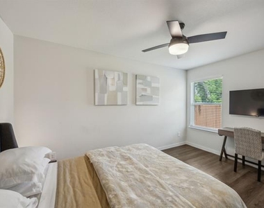 2326 Harding Street - Photo Thumbnail 18