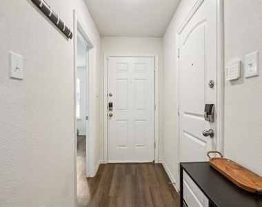 2326 Harding Street - Photo Thumbnail 4