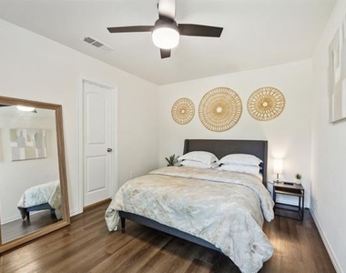 2326 Harding Street - Photo Thumbnail 17