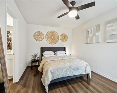 2326 Harding Street - Photo Thumbnail 20