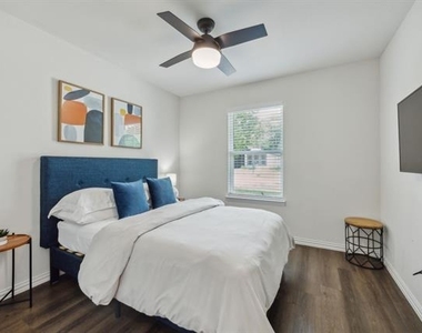 2326 Harding Street - Photo Thumbnail 5