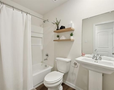 2326 Harding Street - Photo Thumbnail 7