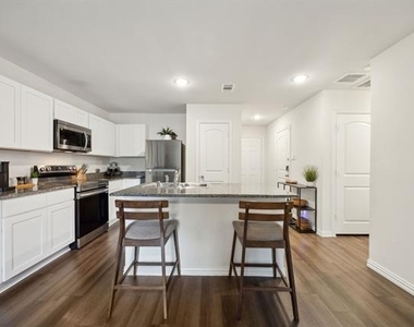 2326 Harding Street - Photo Thumbnail 9