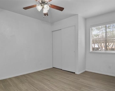 5720 Cedar Creek Drive - Photo Thumbnail 14