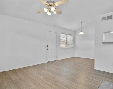 5720 Cedar Creek Drive - Photo Thumbnail 5