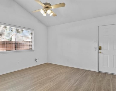 5720 Cedar Creek Drive - Photo Thumbnail 4