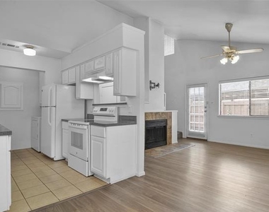 5720 Cedar Creek Drive - Photo Thumbnail 9
