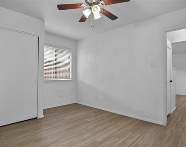 5720 Cedar Creek Drive - Photo Thumbnail 15