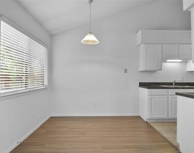 5720 Cedar Creek Drive - Photo Thumbnail 8