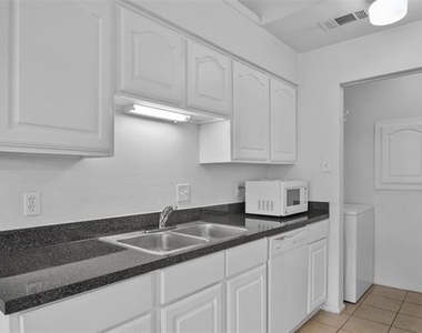 5720 Cedar Creek Drive - Photo Thumbnail 11