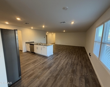 1448 E Peggy Drive - Photo Thumbnail 6