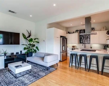 4401 Roseland Avenue - Photo Thumbnail 3