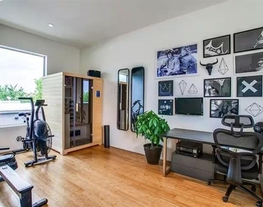 4401 Roseland Avenue - Photo Thumbnail 8