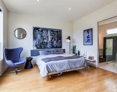 4401 Roseland Avenue - Photo Thumbnail 5