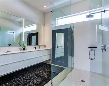 4401 Roseland Avenue - Photo Thumbnail 6