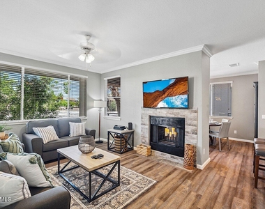 7009 E Acoma Drive - Photo Thumbnail 4