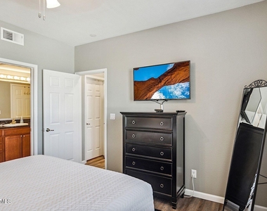7009 E Acoma Drive - Photo Thumbnail 18