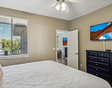 7009 E Acoma Drive - Photo Thumbnail 21